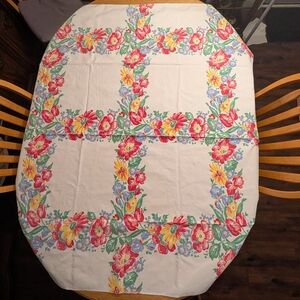 Vintage 1940s Or 1950s Table Cloth
